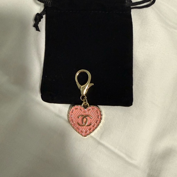 Pendant on a gold tone clasp Luxury! Will come in dusty.